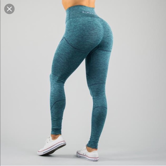 Alphalete Pants - Iso alphalete *NOT FOR SALE*